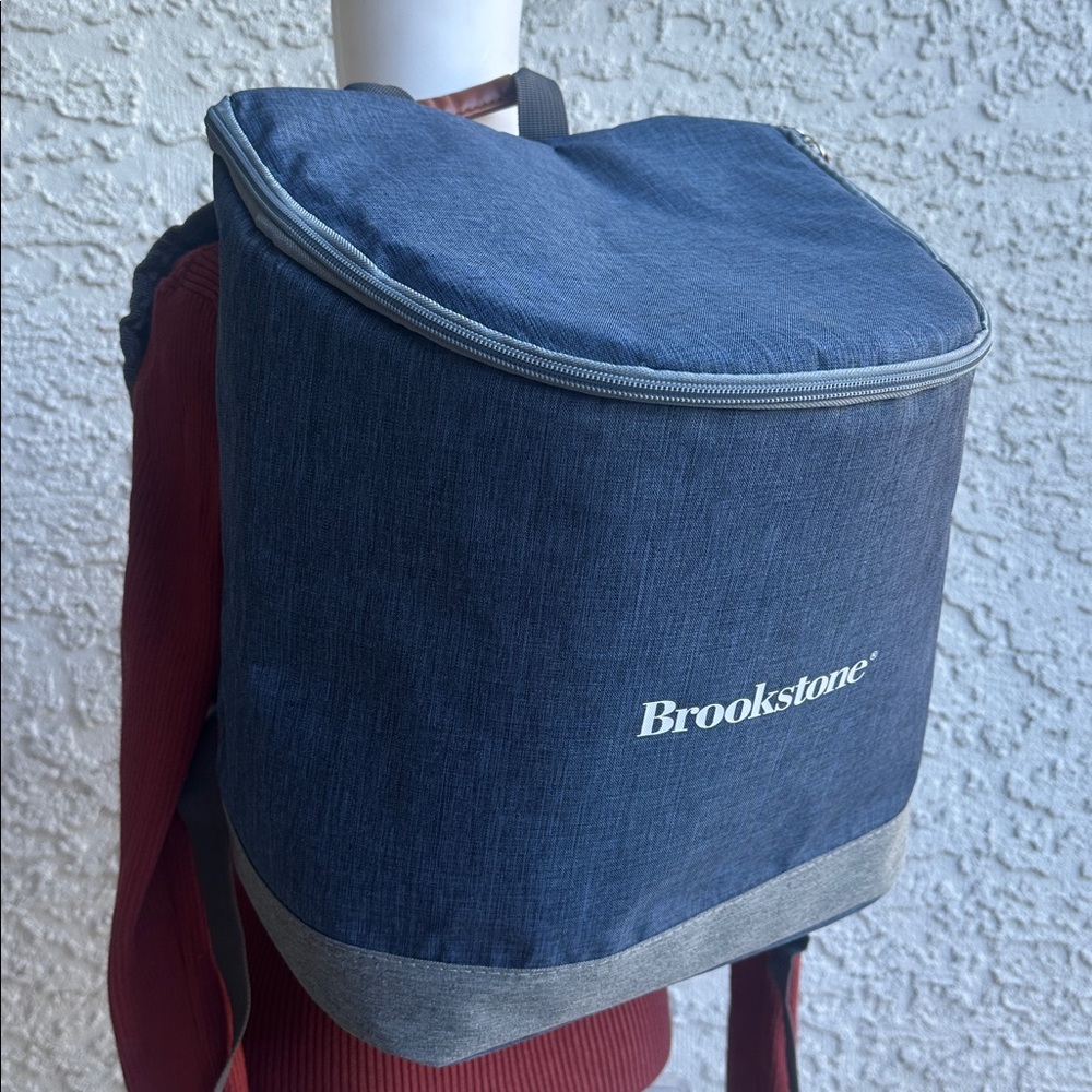 BROOKSTONE®️ Denim insulated cooler backpack in blue with grey trim-brand new